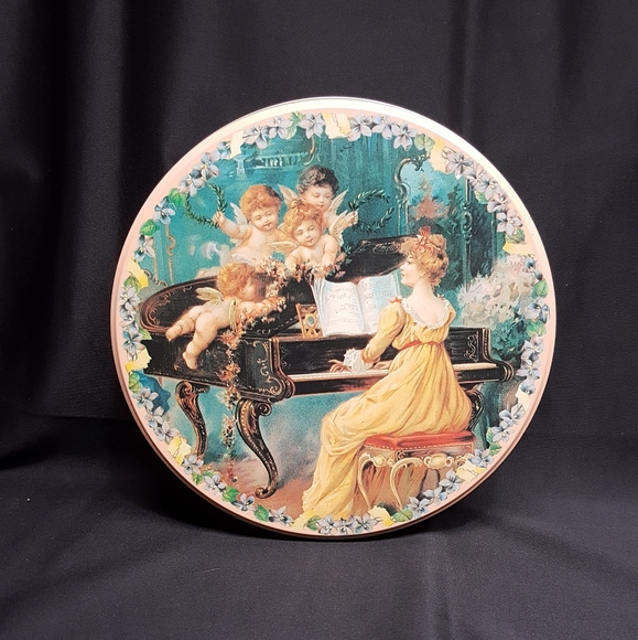 Other - Vintage Victorian style collectors tin